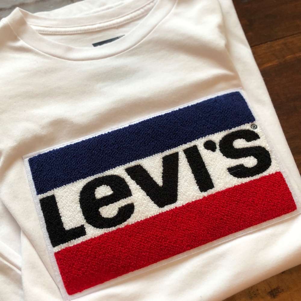 WORN ONCE LEVIS SHIRT